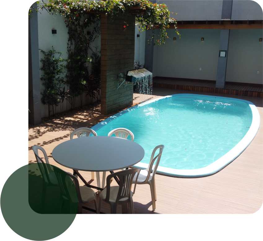 Piscina com cascata